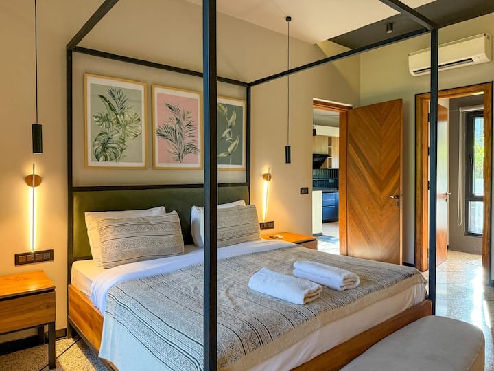Bedroom 6 image 1