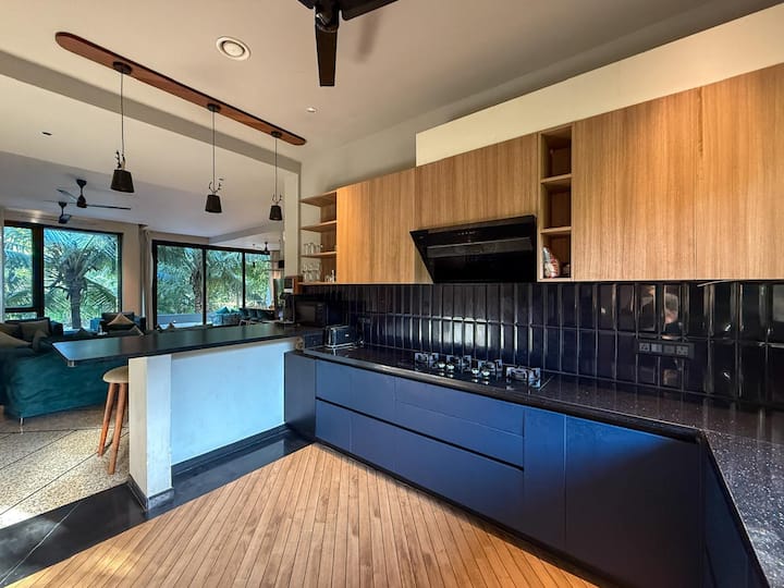 Full kitchen image 1