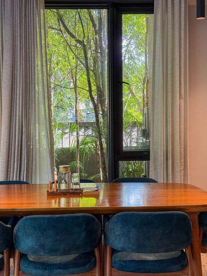 Dining area image 1