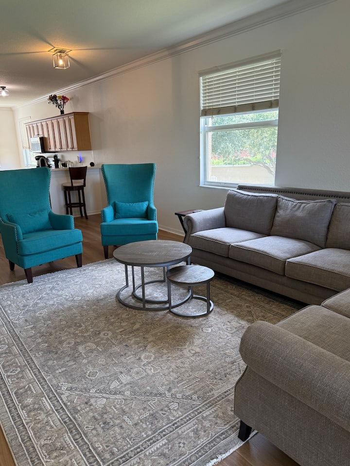 Estero Gem W/ Lake Views And Pool - Estero, FL