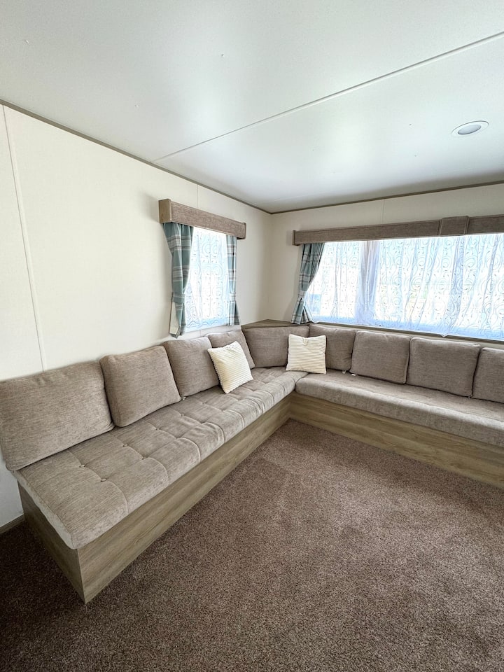 7 Berth Caravan Close To Sandy Beach - Clacton-on-Sea