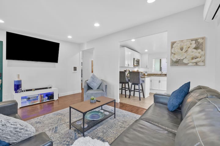 Steps To Ocean Beach & Newport Ave|private Parking - 