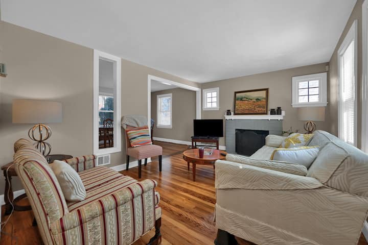 Entire Cape House - Newton