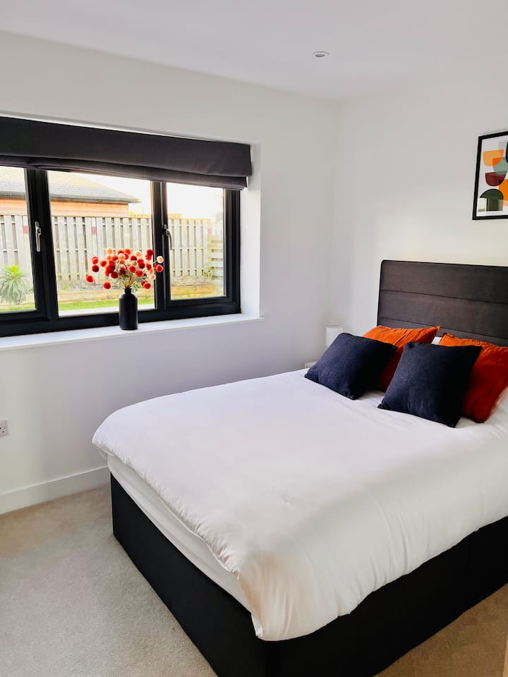 You'll enjoy an wonderfully comfortable double bed with ample storage for your things. The family bathroom with walk in shower and bath are moments from the bedroom.