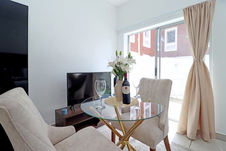 Central Studio Apt|sandton City&rosebank|pool|gym - Johannesburg