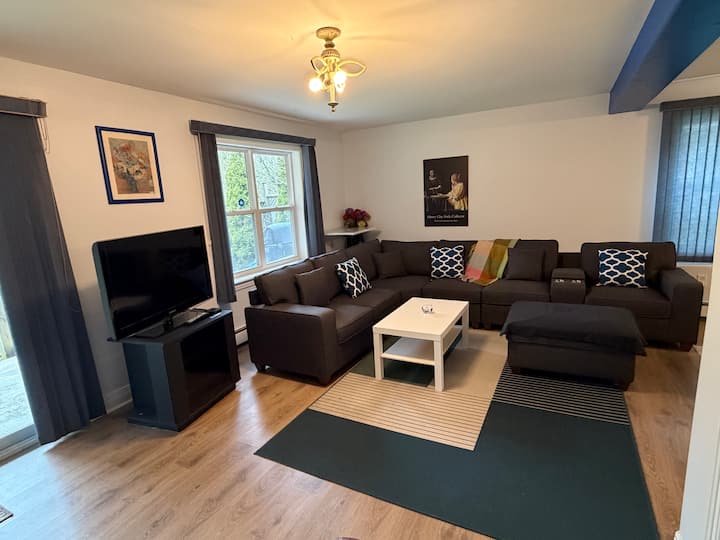Welcome To Our Clean Cozy Home - Halifax, Canada