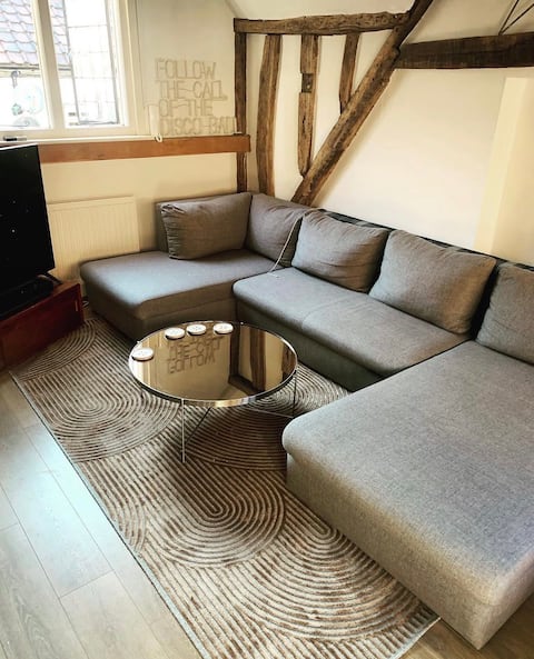 Popular Airbnb listing: 16th Century Heart of Norwich Apartment in Trowse With Newton