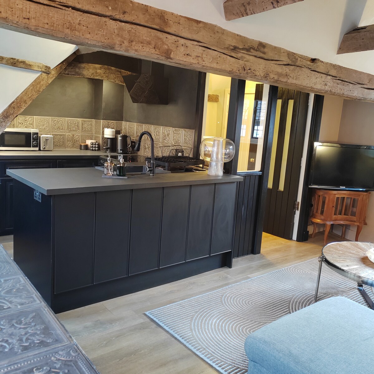 16th Century Heart of Norwich Apartment