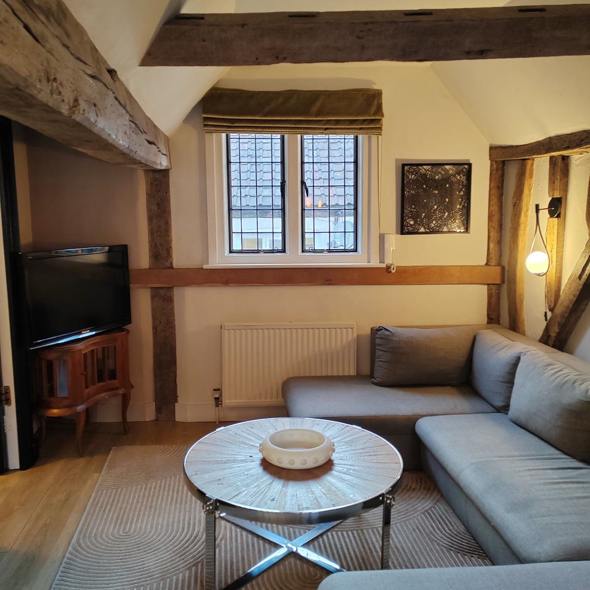16th Century Heart of Norwich Apartment