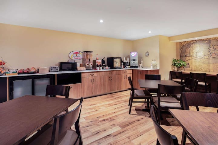Wyndham Cornwall On | 1br 2 Queen |River Adventure - Cornwall