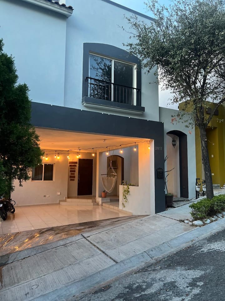 Casa En Privada Frente A Estadio Bbva - メキシコ グアダルーペ