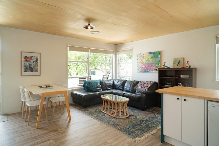 Brilliant Beach Bach – Sunny Surf Club Escape - Waihi Beach