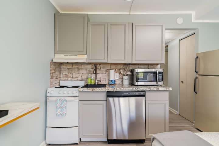 Studio South (On Ut Campus & Free Parking) - Knoxville, TN