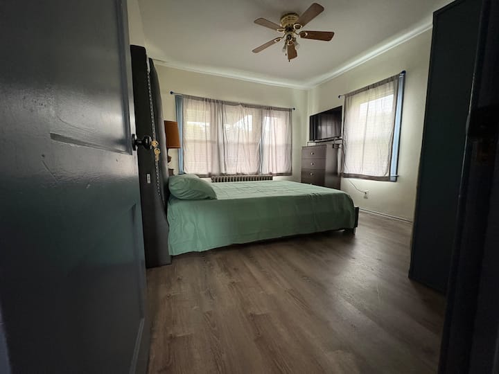 5br/4ba Newington, Near Ccsu, Quiet, Parking - Hartford