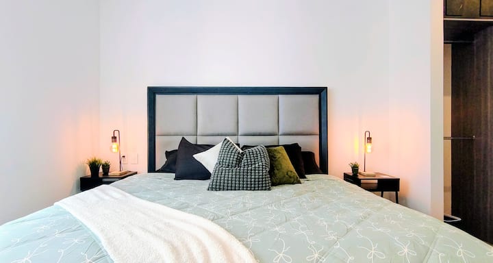 Recámara principal con cama King Size, ideal para un descanso premium en tu estancia en CDMX.