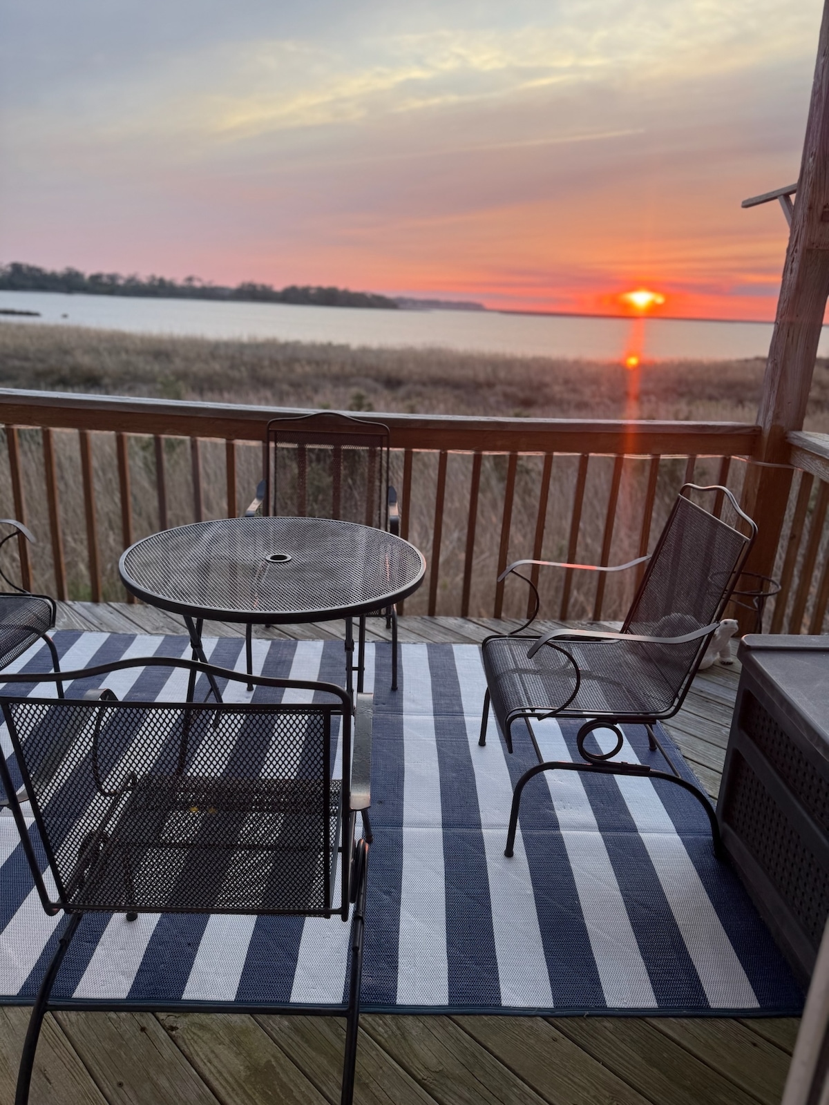 Sound Escape - Sound Front Condo Sunset Views Pool