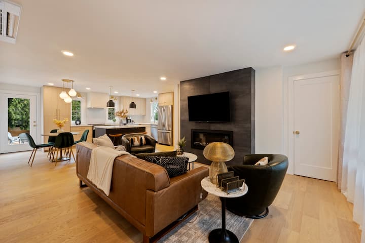 King Suite, Arcades, Ac & Private Yard - Seattle, WA
