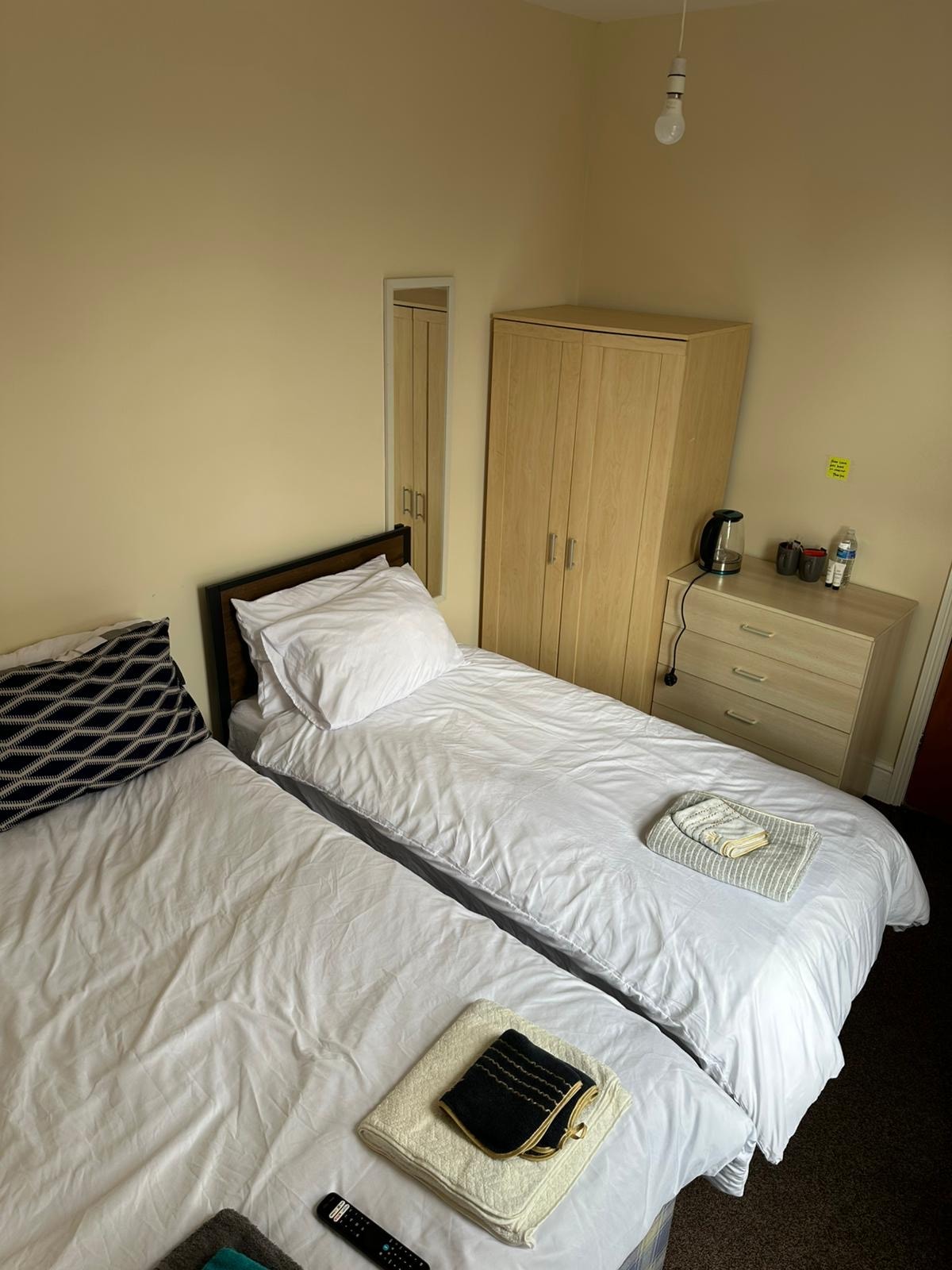 Triple Room+ by city centre, QMC, train station