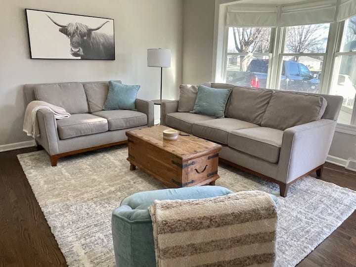 Overland Park House, Yard, Garage! - Overland Park, KS