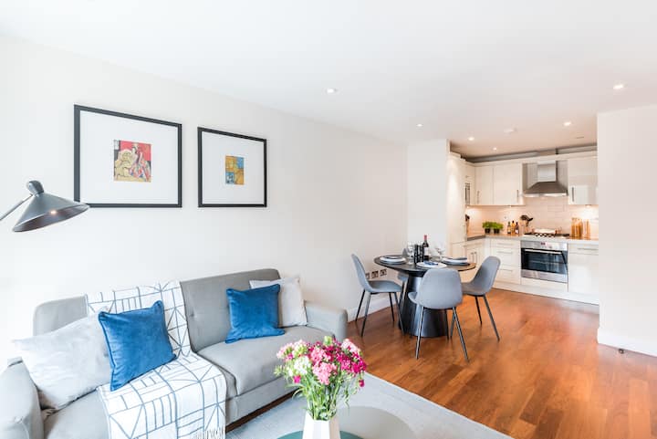 Barbican 1 Bedroom Apartment With Balcony Ec1m - ブルームズベリー