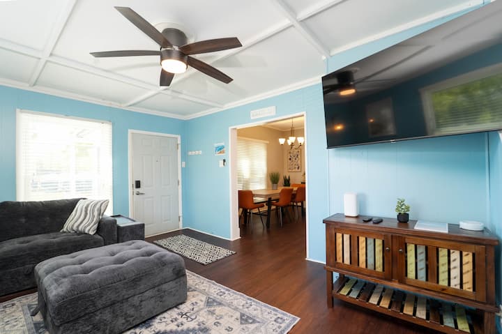Kingfisher Retreat-2 Blocks To Beach, Golf Cart! - South Haven, MI