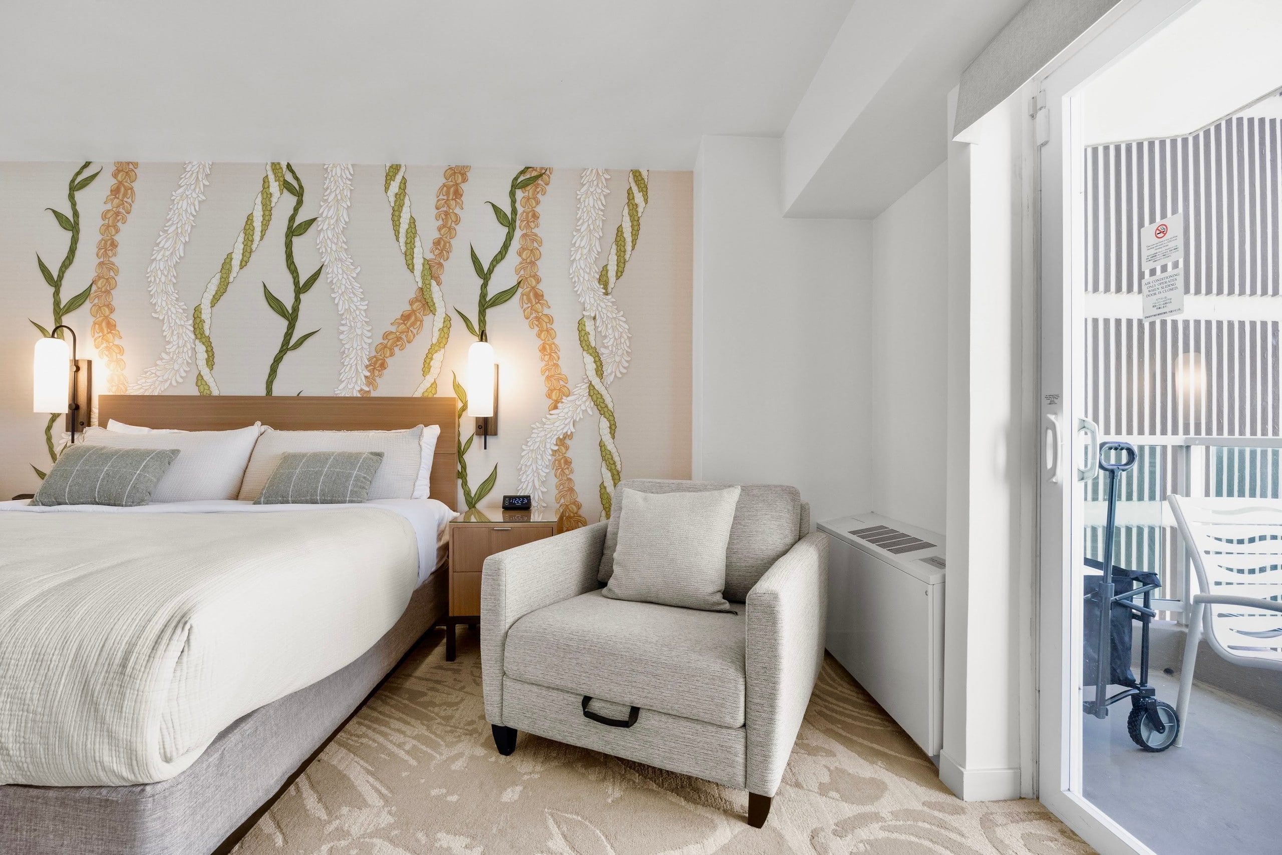 24F-Premier King Studio-Ala Moana Hotel-City View - Image 14
