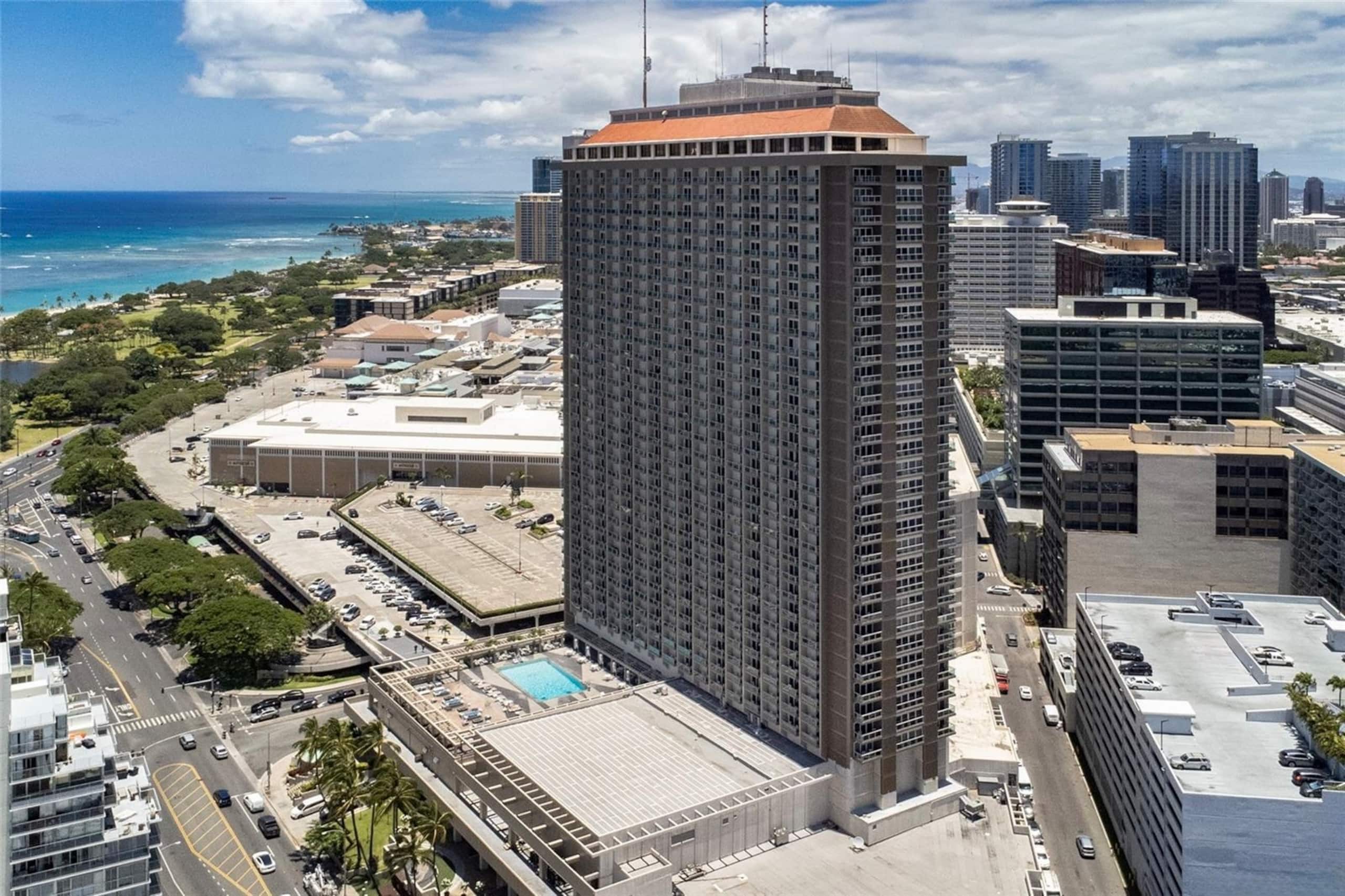 24F-Premier King Studio-Ala Moana Hotel-City View - Image 39