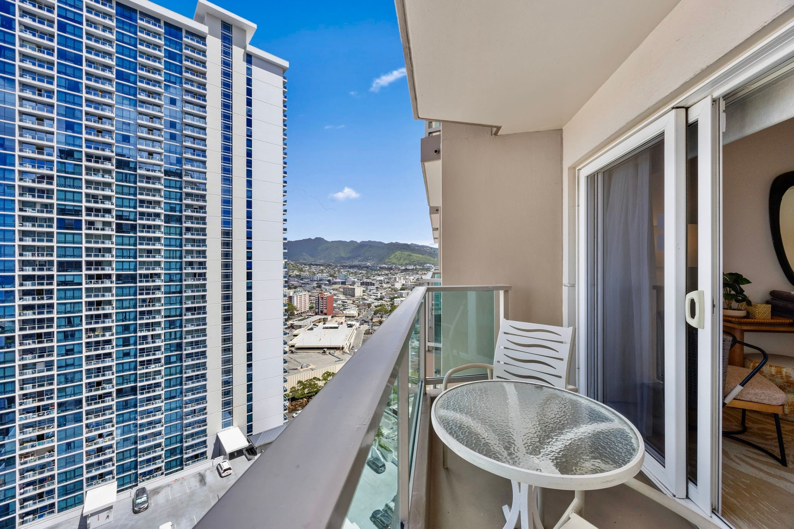 24F-Premier King Studio-Ala Moana Hotel-City View - Image 36