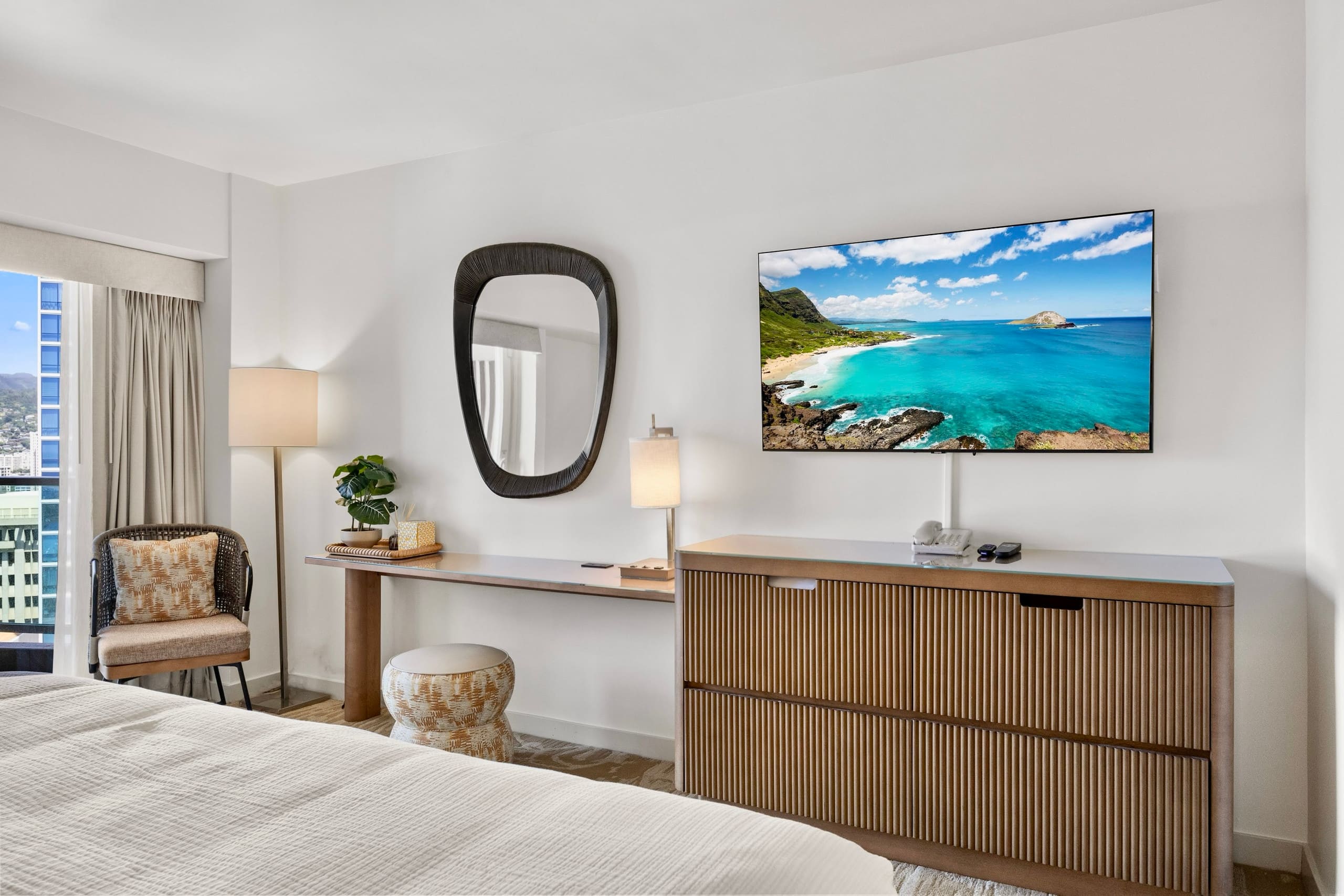 24F-Premier King Studio-Ala Moana Hotel-City View - Image 2