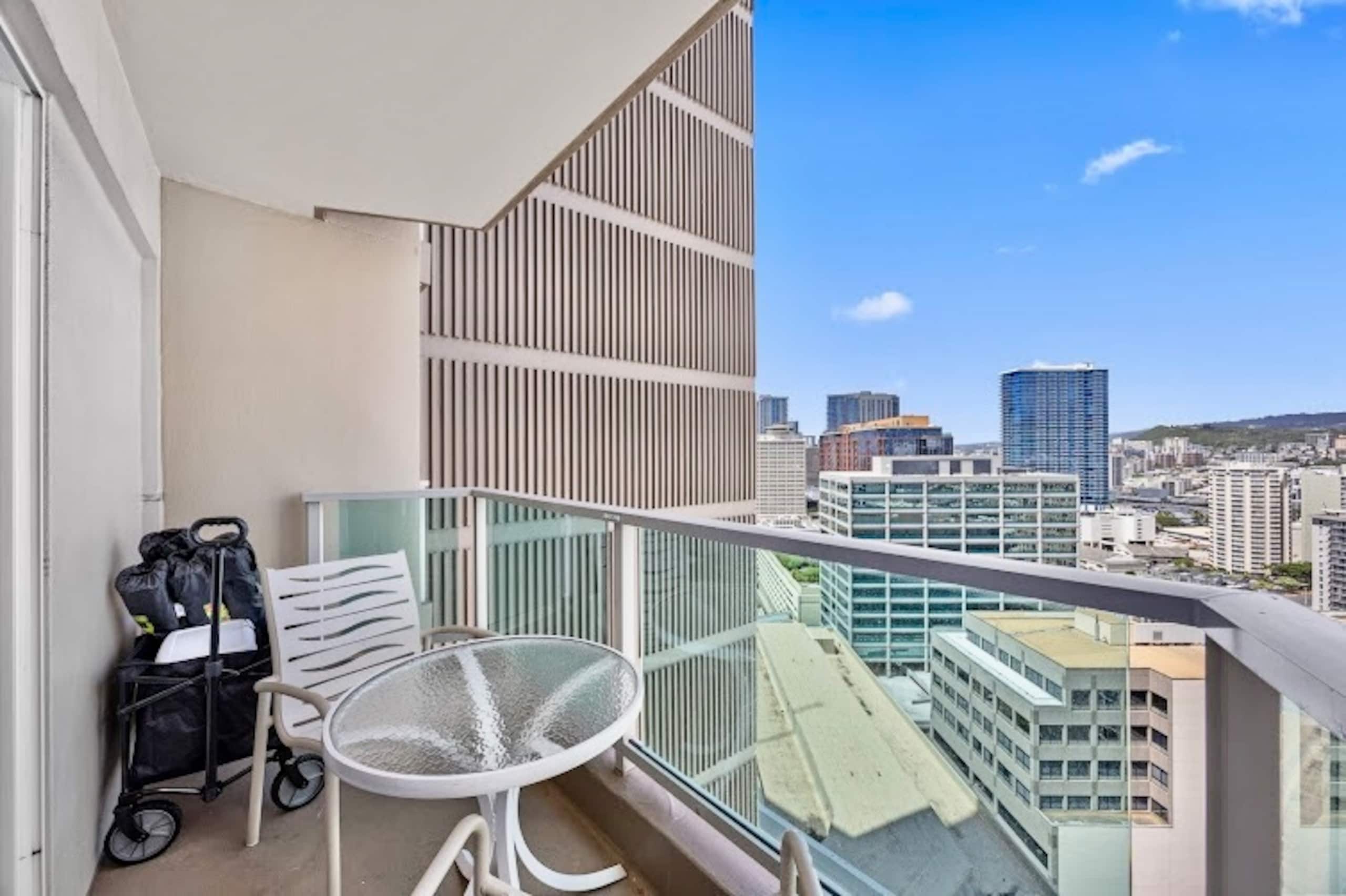 24F-Premier King Studio-Ala Moana Hotel-City View - Image 31