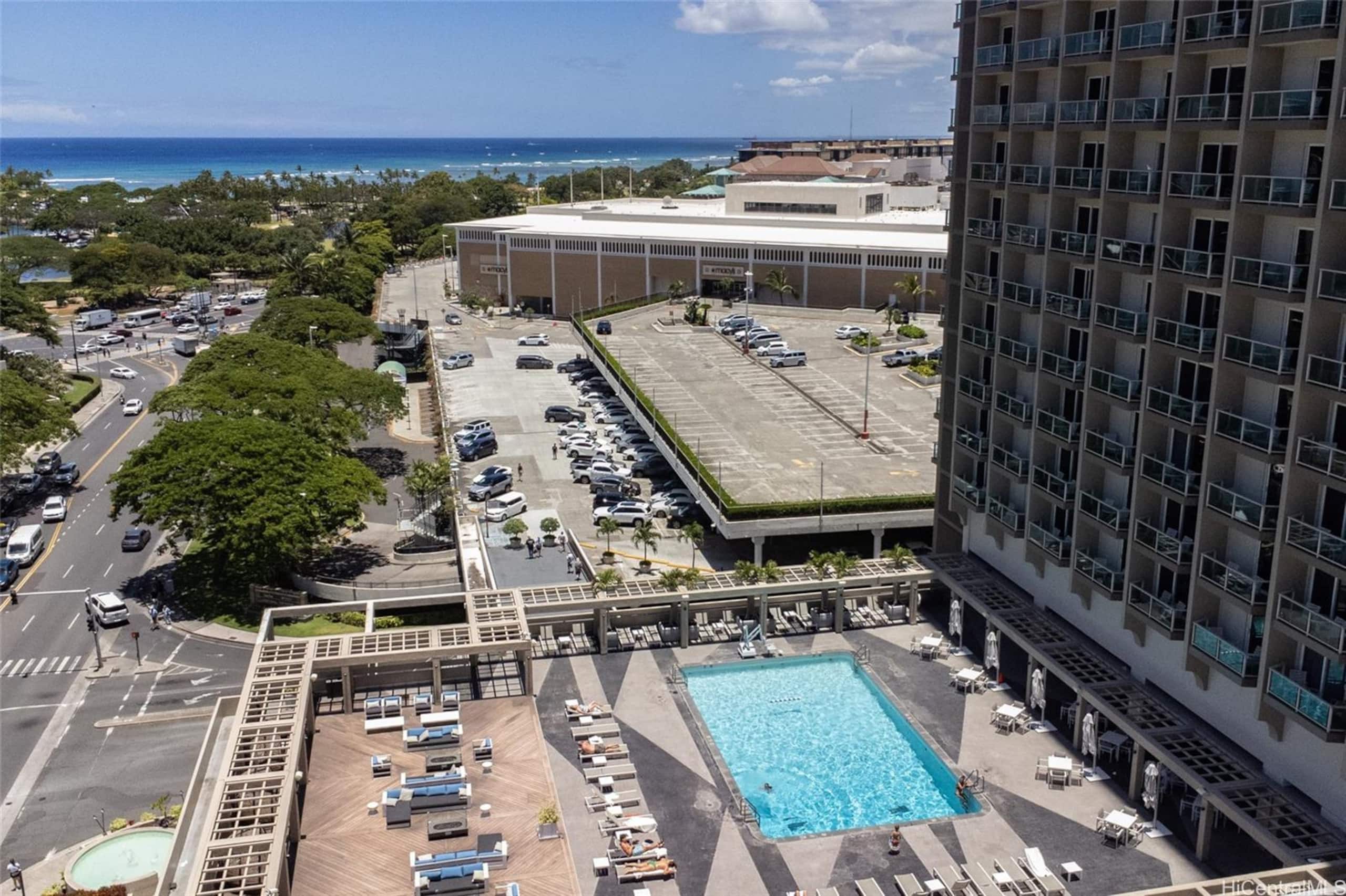 24F-Premier King Studio-Ala Moana Hotel-City View - Image 53