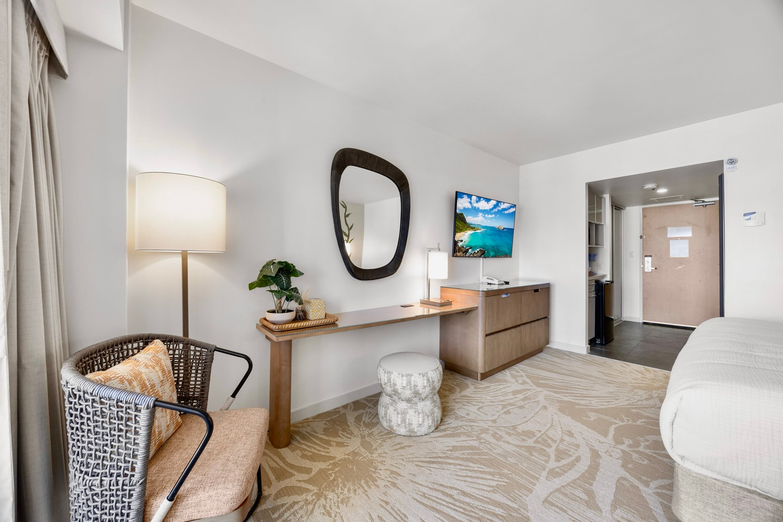 24F-Premier King Studio-Ala Moana Hotel-City View - Image 6