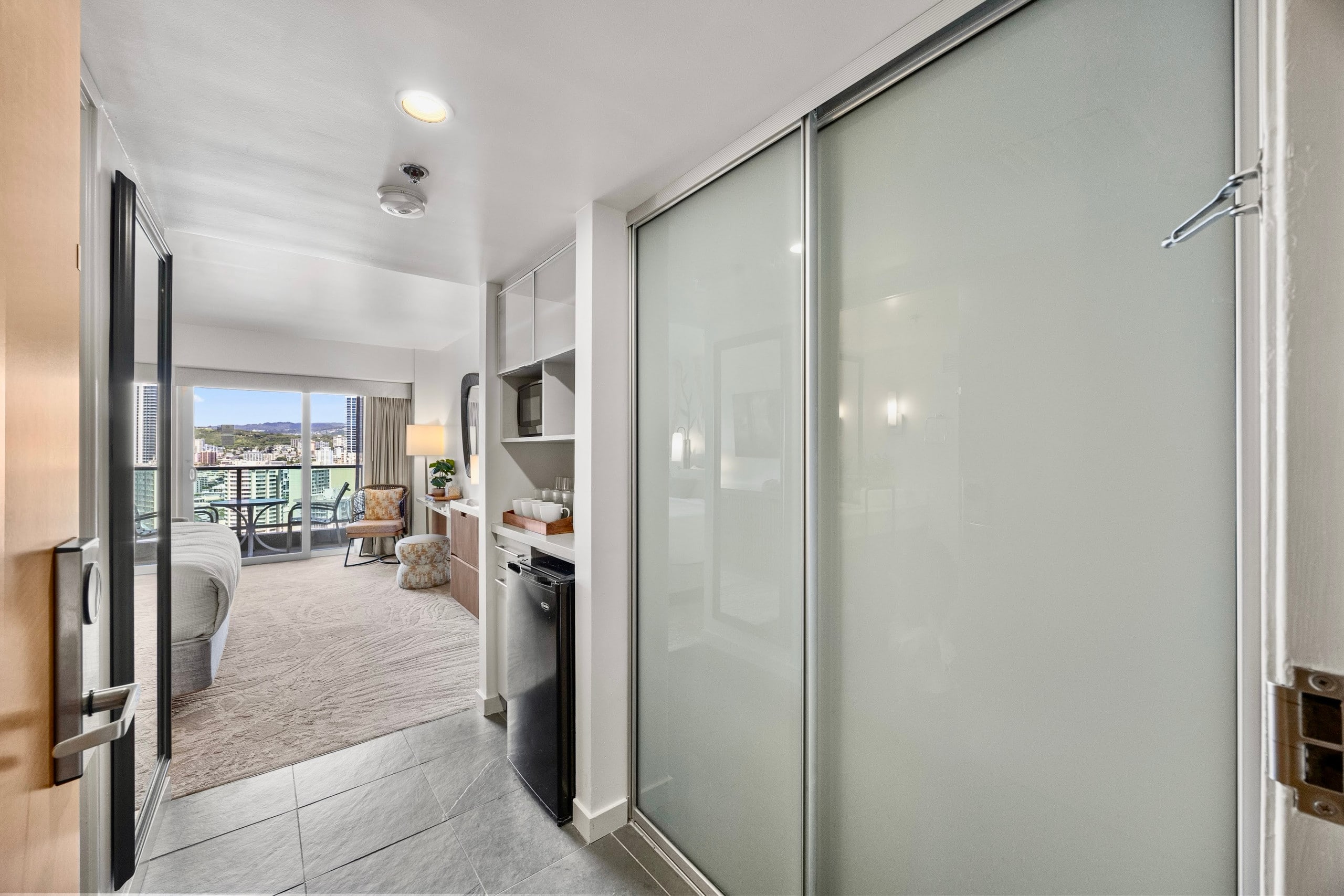 24F-Premier King Studio-Ala Moana Hotel-City View - Image 18
