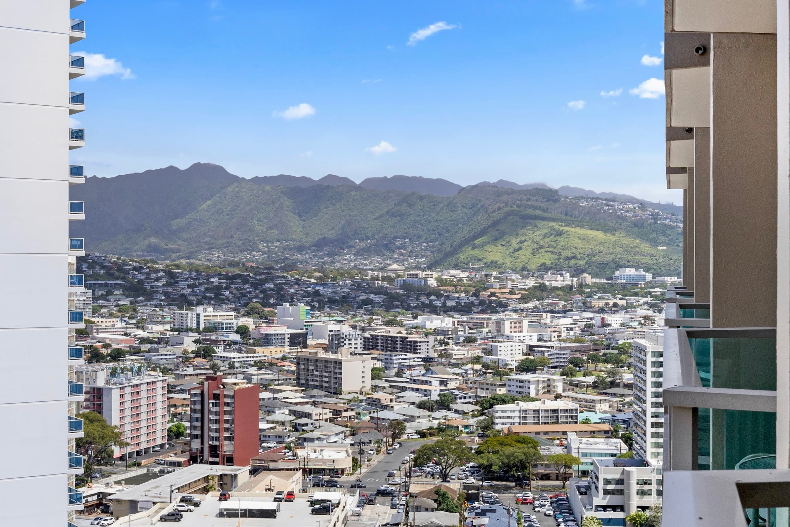 24F-Premier King Studio-Ala Moana Hotel-City View - Image 37