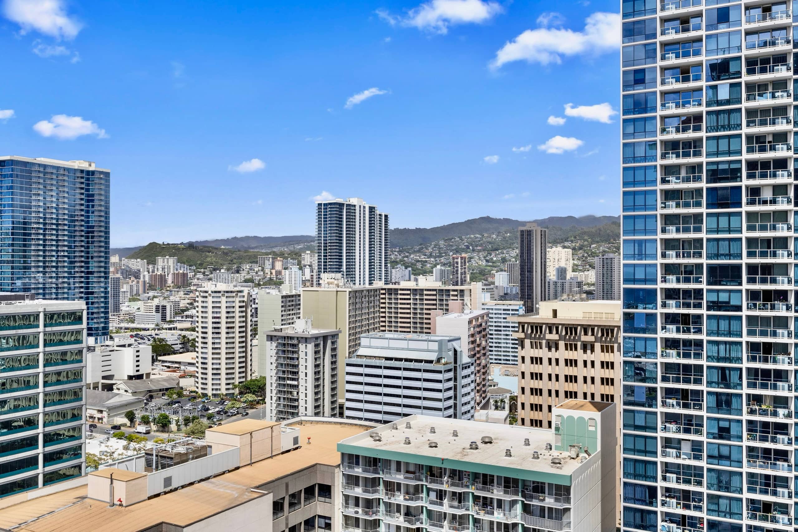 24F-Premier King Studio-Ala Moana Hotel-City View - Image 35
