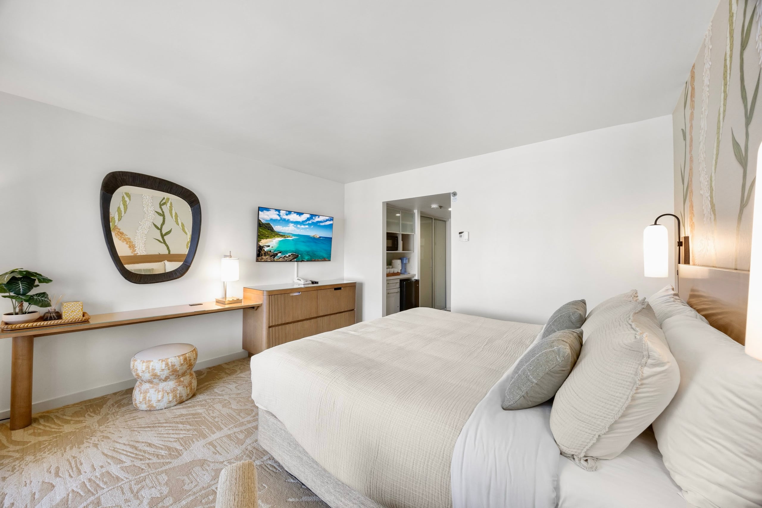 24F-Premier King Studio-Ala Moana Hotel-City View - Image 11