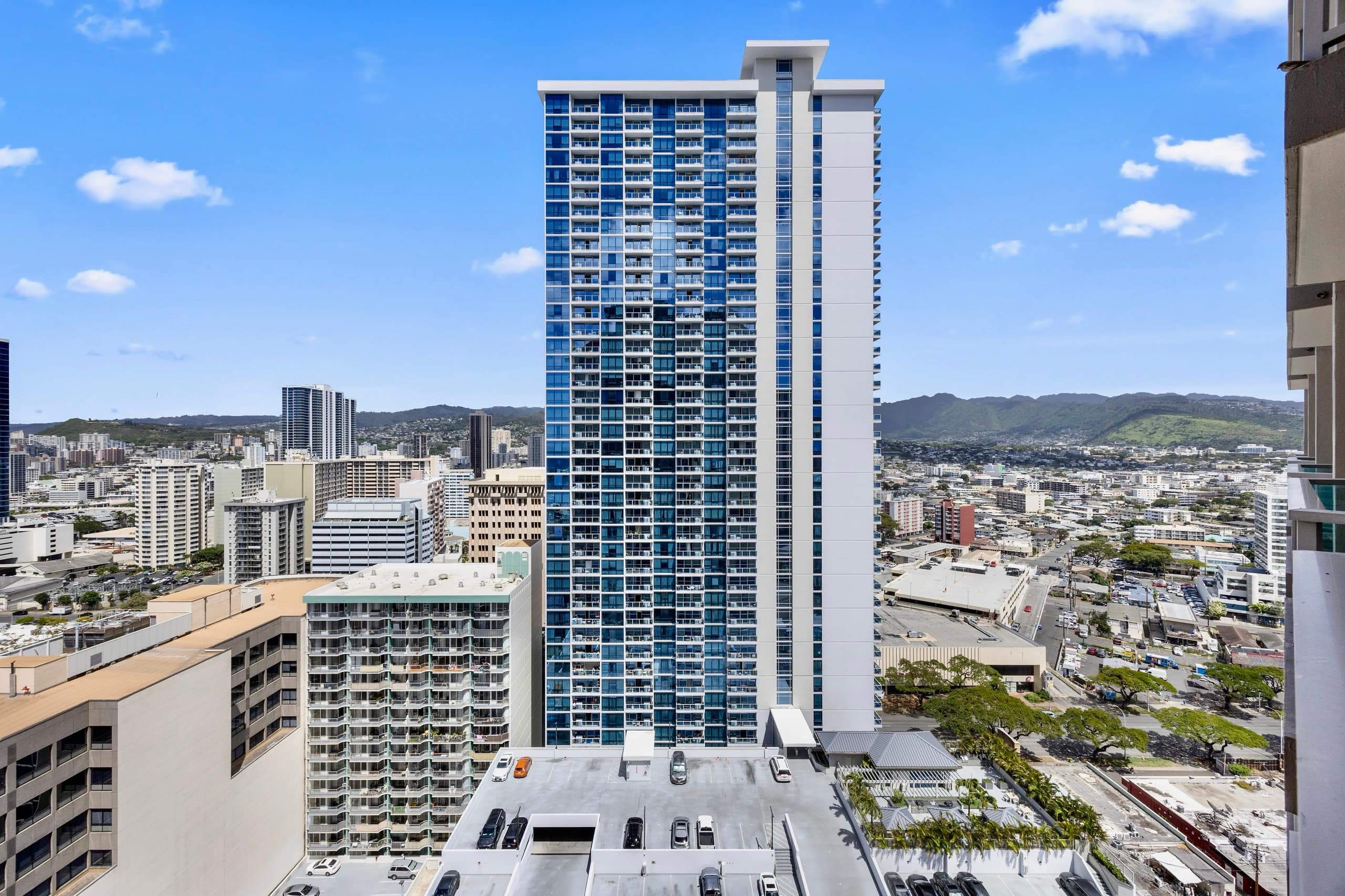 24F-Premier King Studio-Ala Moana Hotel-City View - Image 34