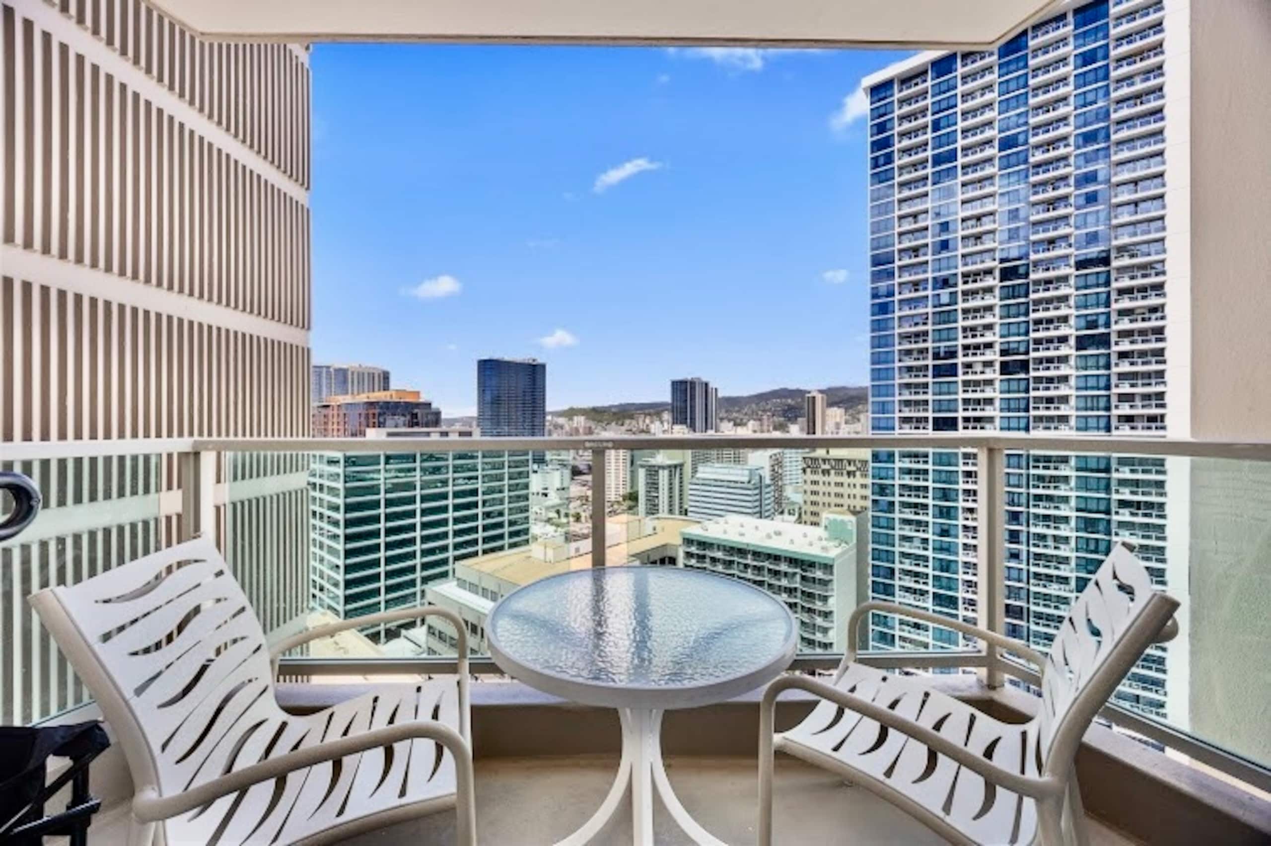 24F-Premier King Studio-Ala Moana Hotel-City View - Image 30