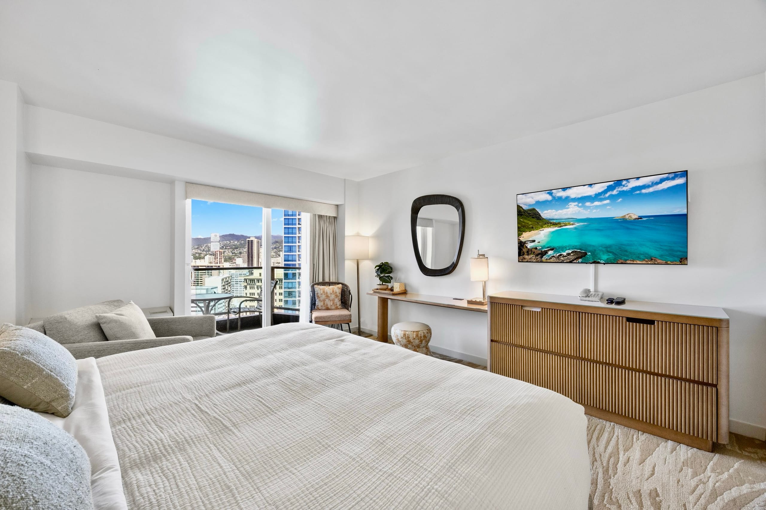 24F-Premier King Studio-Ala Moana Hotel-City View - Image 4