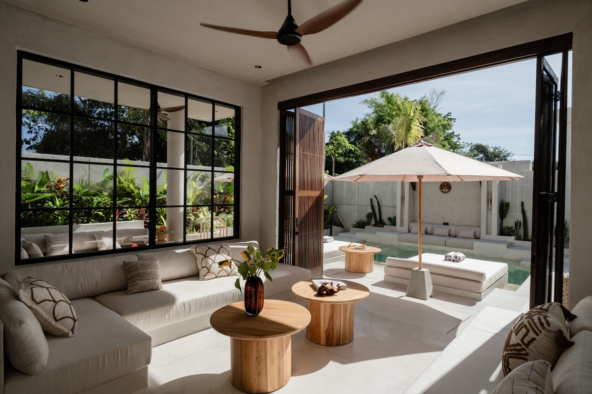 Villa in South Kuta · 2 bedrooms · 2 beds · 2.5 private baths, comparable Airbnb