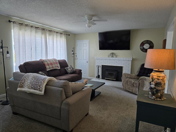 Cozy Cottage By The Sea - Brookings, OR