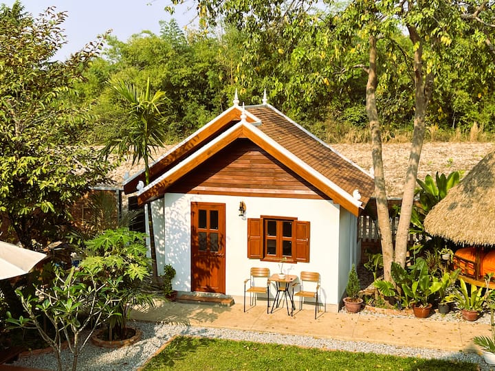 Moon & Shama - Vegan Homestay: Monk's Cottage - Cambodia
