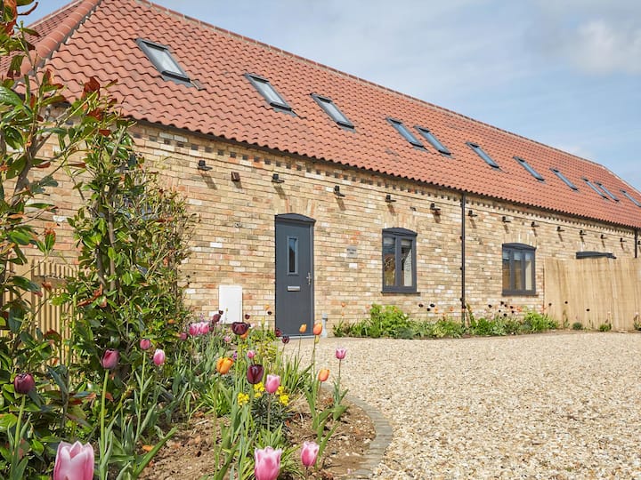 Wild Cherry Barn - Lincoln