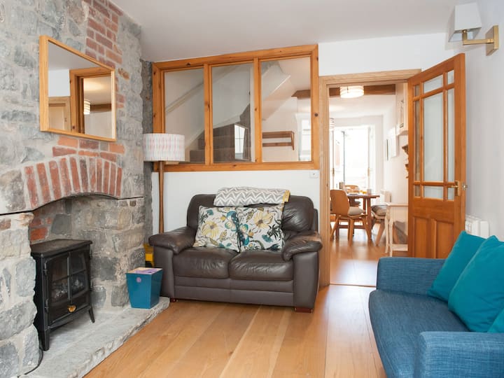 Jurassic House - Ukc4712 - Lyme Regis