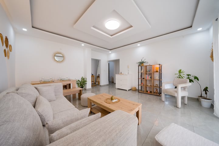 Modern 2br Apartment W/ Pool | Wifi Balcony - Côte d'Ivoire