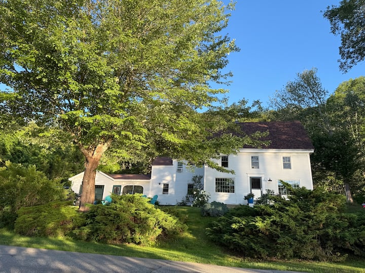 Classic Maine Waterfront Home On Barter’s Island - Boothbay, ME