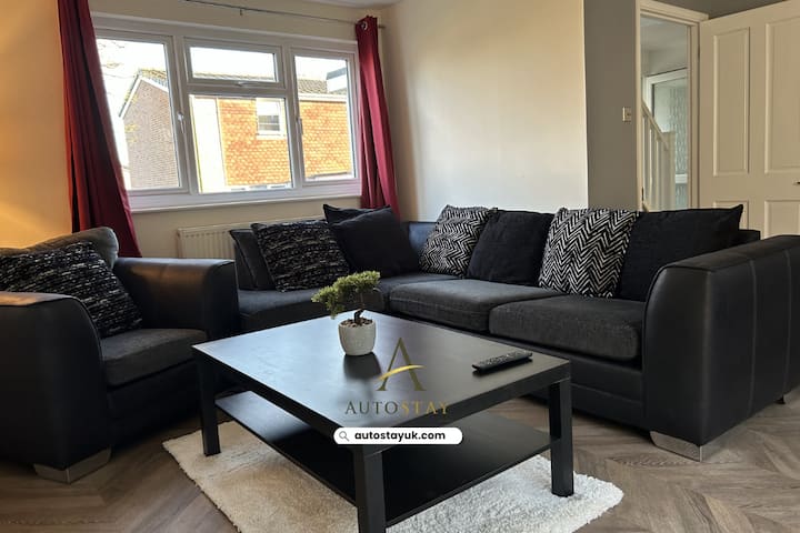 3 Bed Near Gatwick Long Stays Discount! - Horsham