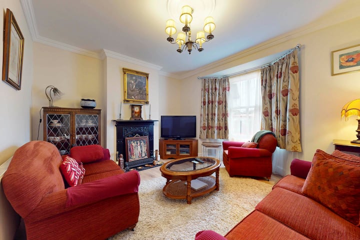 Chic 2br W/ Private Garden - Near Loughton Tube - Chingford