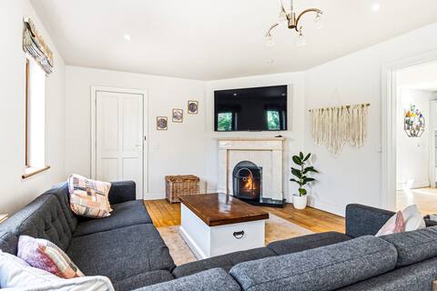 Popular Airbnb listing: Ring of Kerry Family Home |Pet-Friendly |Sleeps 10 in Kenmare