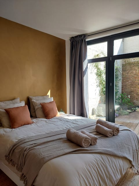 Top performing Airbnb: "Charming studio in the historic center in Antwerpen